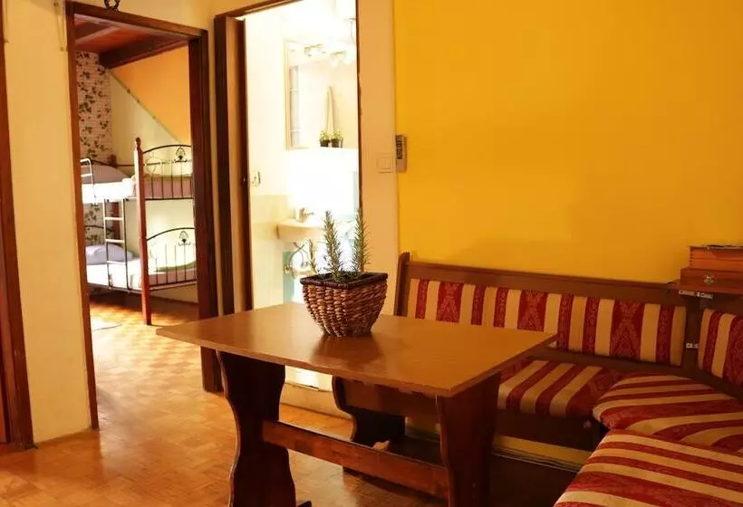 Alma Hostel 2