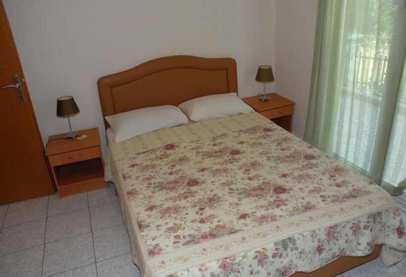 Anestis Apartments & Rooms