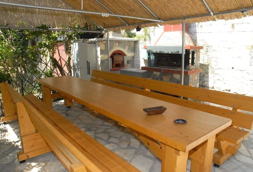 Anestis Apartments & Rooms