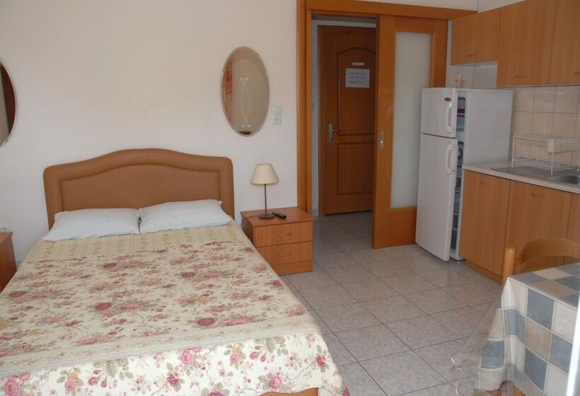 Anestis Apartments & Rooms