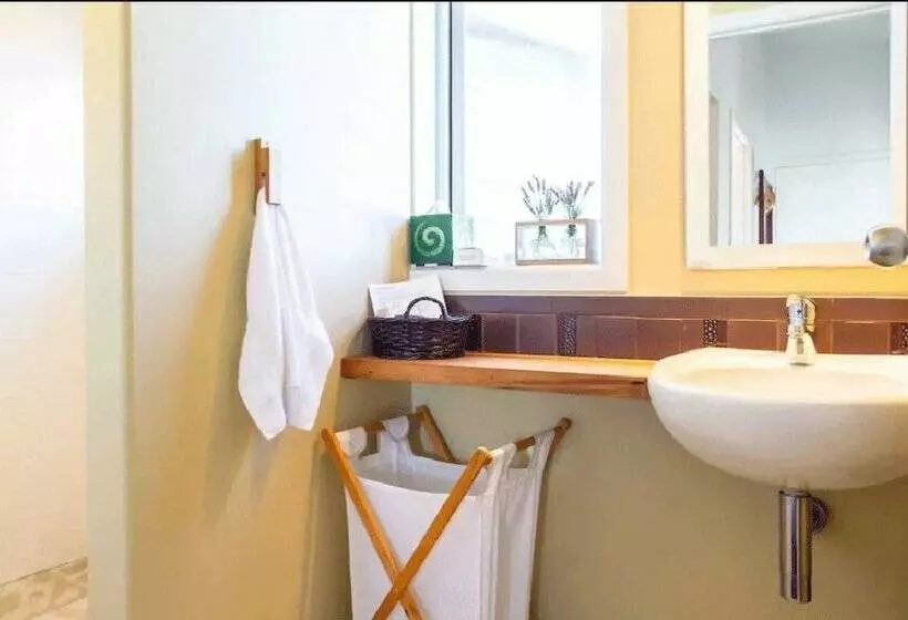 Aamiaismajoitus (B&B) Mahurangi West Wing