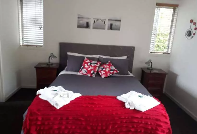 Aamiaismajoitus (B&B) Mahurangi West Wing