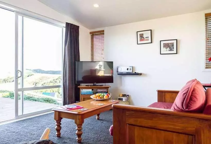 Aamiaismajoitus (B&B) Mahurangi West Wing