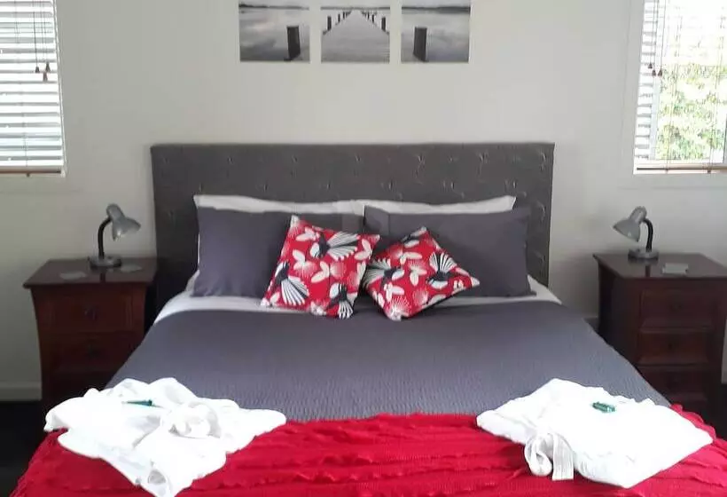 Aamiaismajoitus (B&B) Mahurangi West Wing