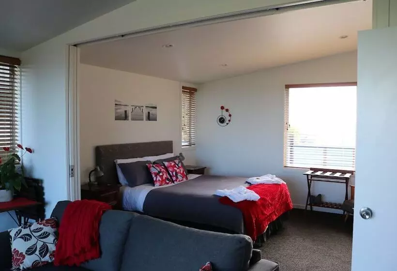 Aamiaismajoitus (B&B) Mahurangi West Wing