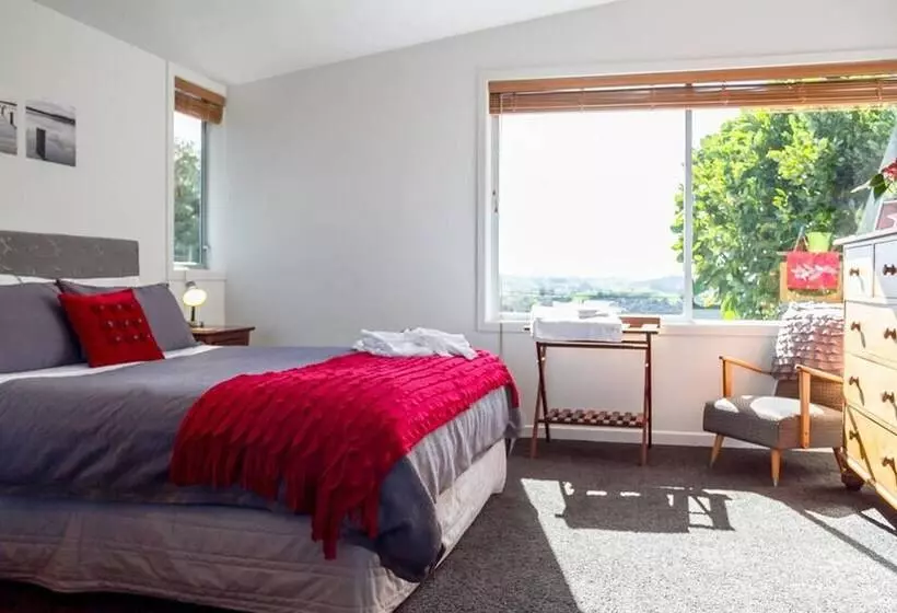 Aamiaismajoitus (B&B) Mahurangi West Wing