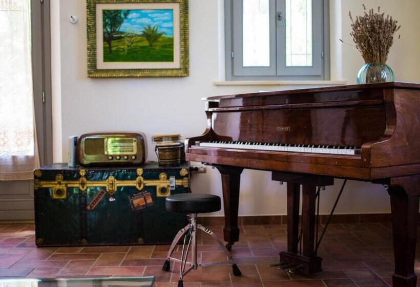 Grande Villa Storica Per Vacanze Con Giardino Privato E Piscina