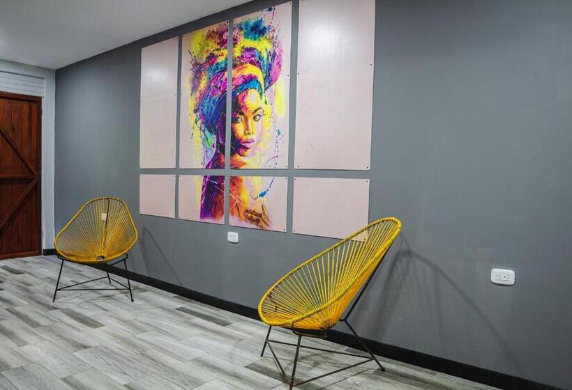 پانسیون Boutique The Green Jungle House