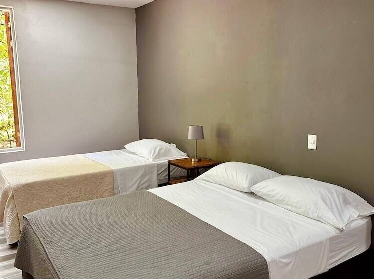 پانسیون Boutique The Green Jungle House