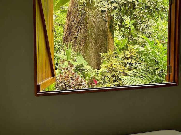 پانسیون Boutique The Green Jungle House