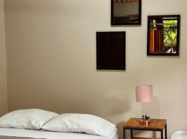 پانسیون Boutique The Green Jungle House