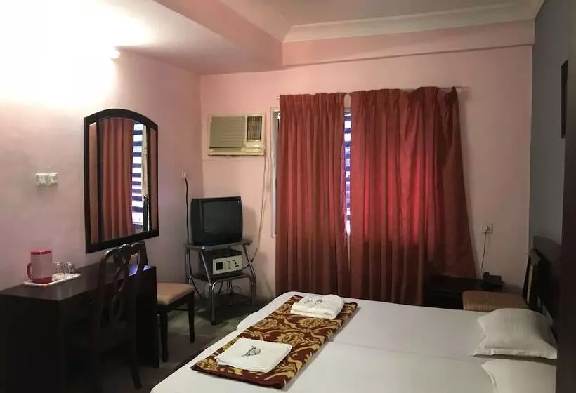 ホテル Indraprastham Tourist Home