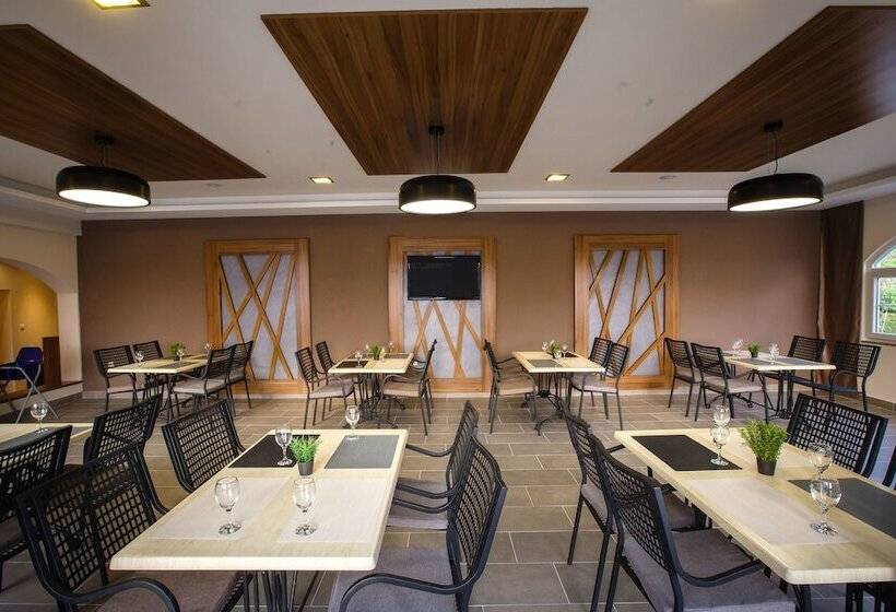 בית מלון כפרי Luxury Suites Bellevue