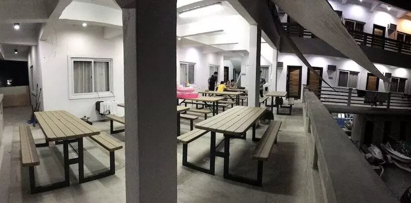 Hotelli Seabreeze Beach Lodge