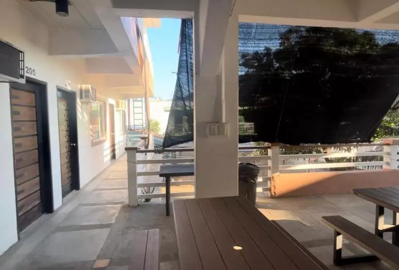 Hotelli Seabreeze Beach Lodge