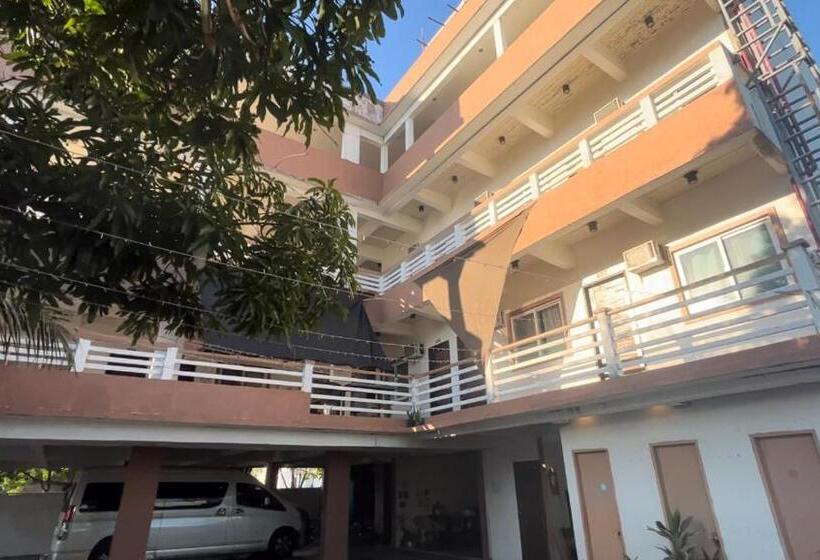 فندق Seabreeze Beach Lodge