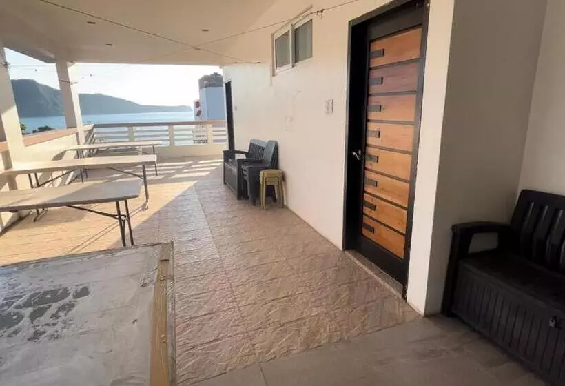 Hotelli Seabreeze Beach Lodge