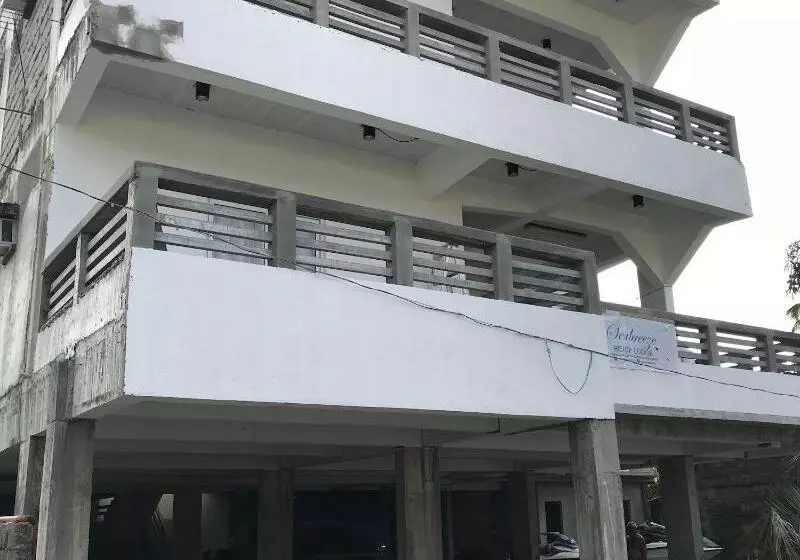 Hotelli Seabreeze Beach Lodge