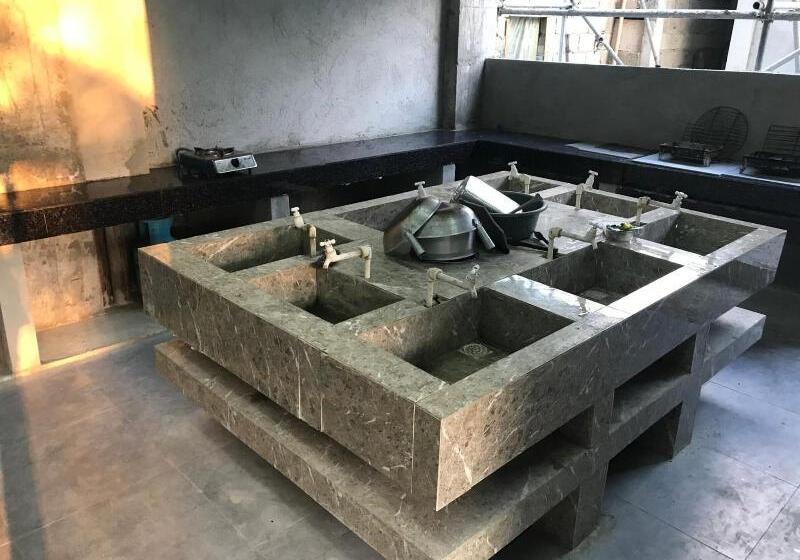 فندق Seabreeze Beach Lodge