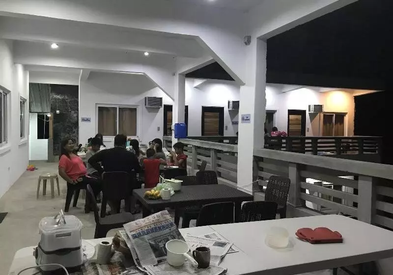 Hotelli Seabreeze Beach Lodge