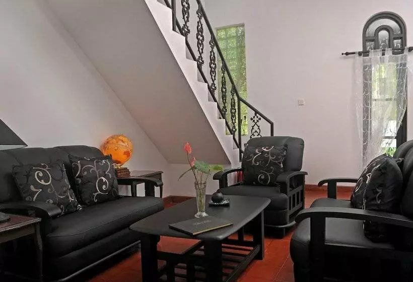 Hotelli Villa Suriyagaha