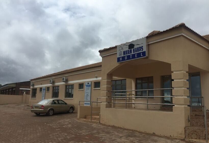 هتل Warm Hands