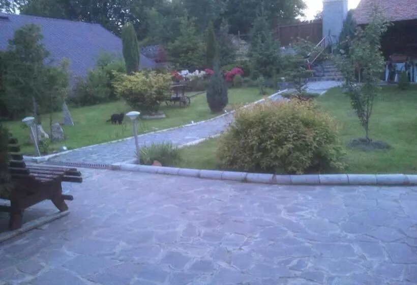 Majatalo Penzion Hugo