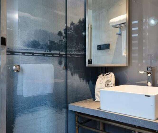 Pension Xihu Memories Tree