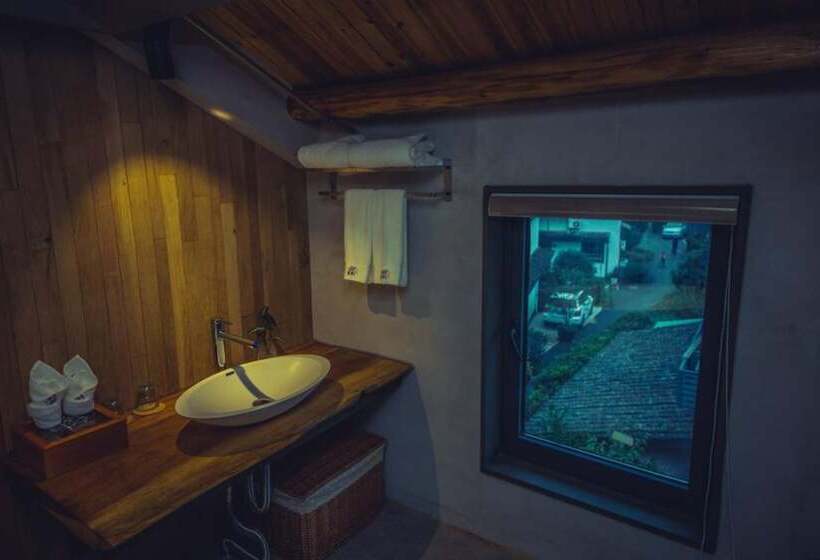 Pension Xihu Memories Tree