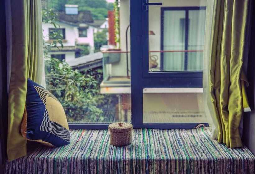 Pension Xihu Memories Tree