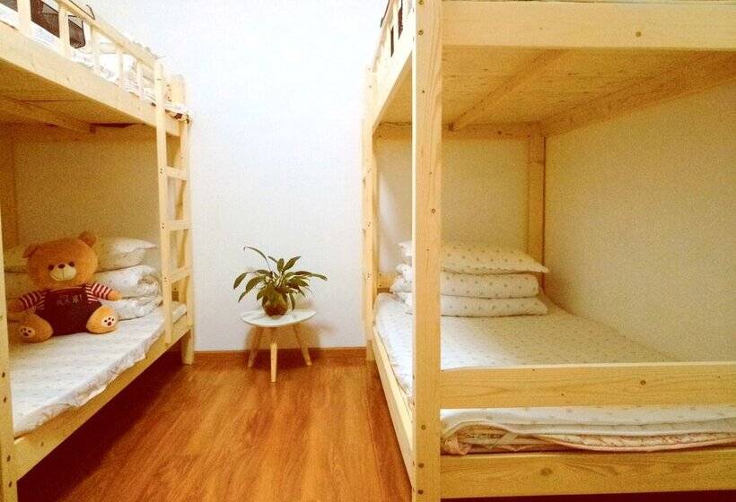 Wuhan Time On The Way Hostel