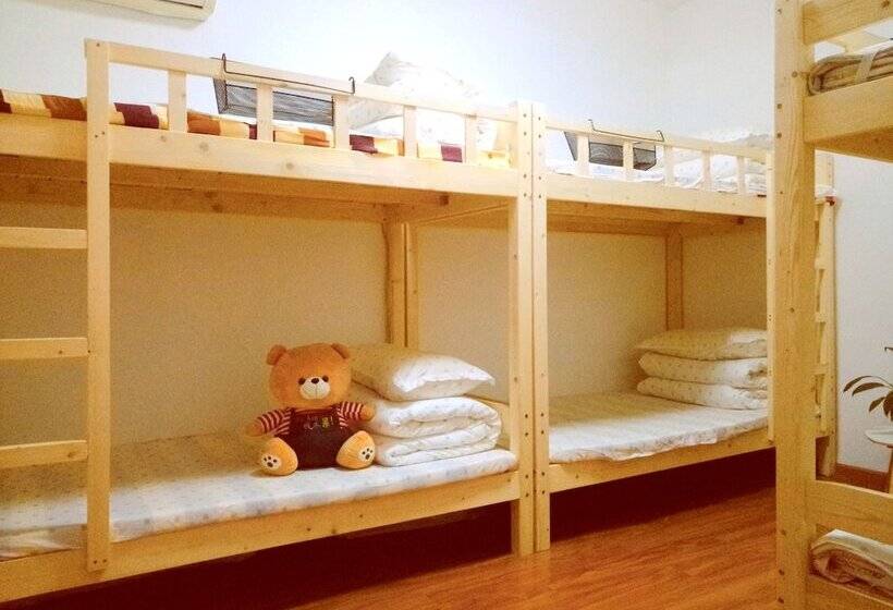 Wuhan Time On The Way Hostel