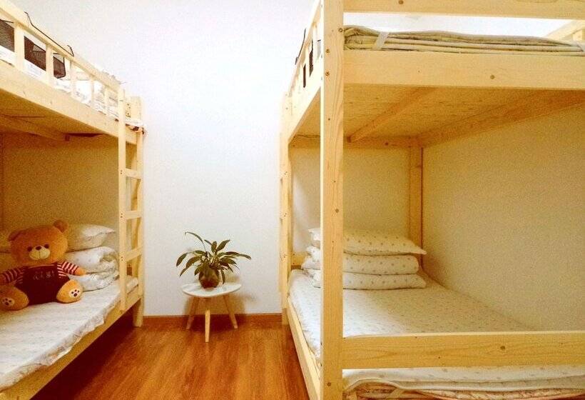 Wuhan Time On The Way Hostel