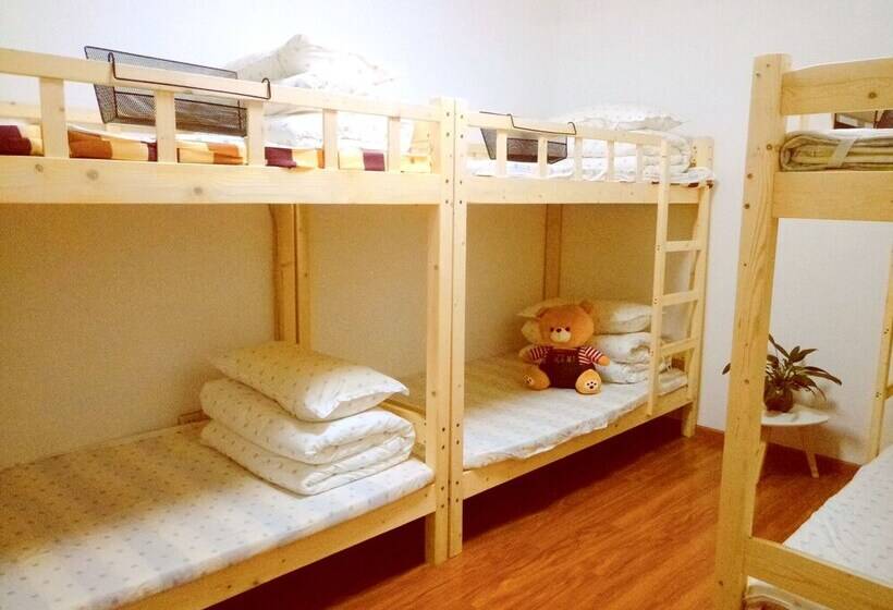 Wuhan Time On The Way Hostel