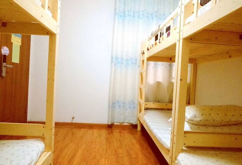 Wuhan Time On The Way Hostel