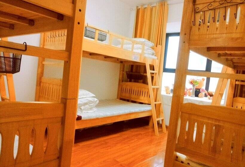 Wuhan Time On The Way Hostel