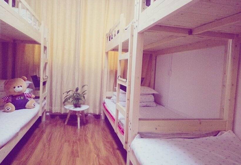 Wuhan Time On The Way Hostel