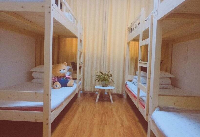 Wuhan Time On The Way Hostel