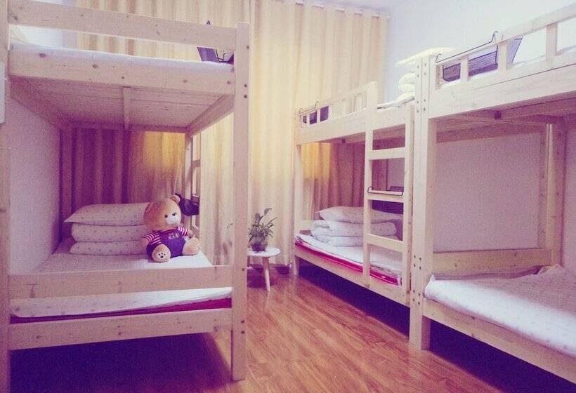 Wuhan Time On The Way Hostel