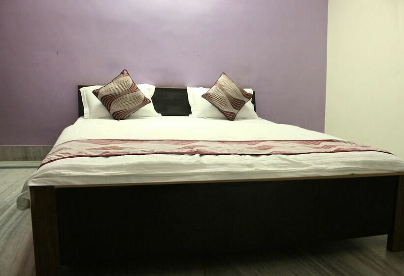 هتل Laksh Guest House