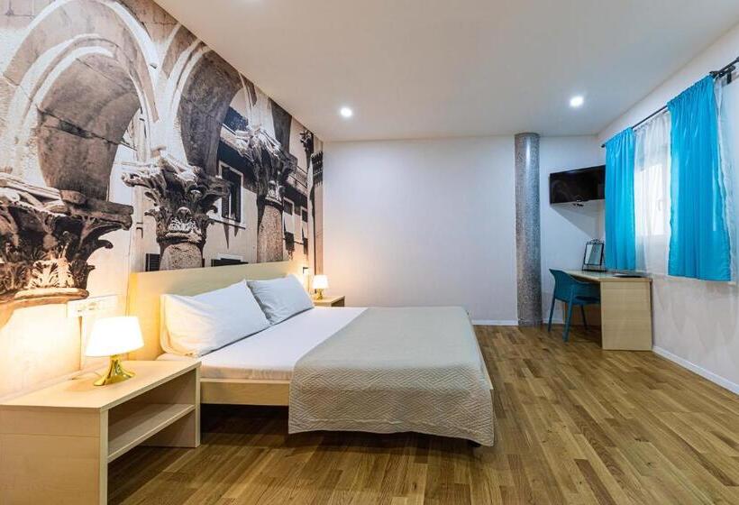 בית מלון כפרי Split Citys