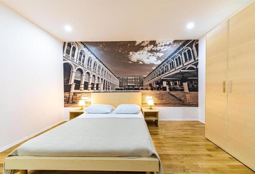 בית מלון כפרי Split Citys