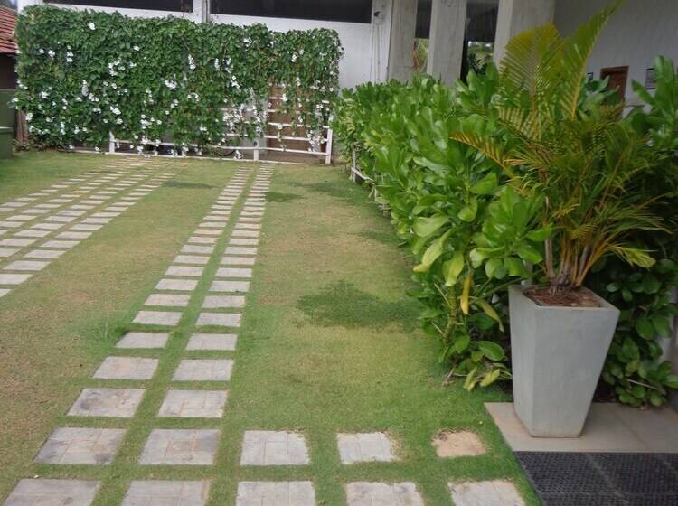 בית מלון כפרי Star White Negombo