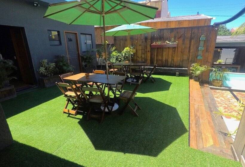 A Coroa Hostel & Suites