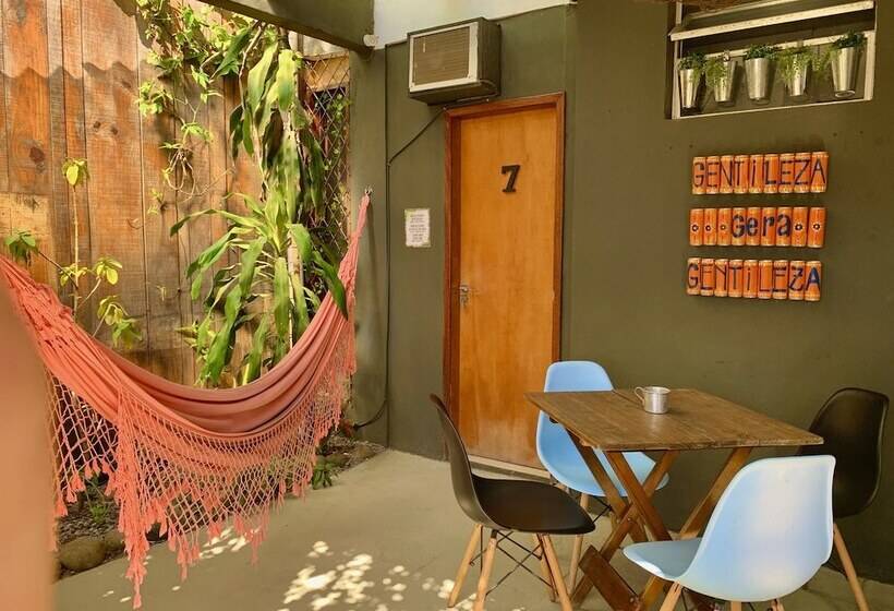 A Coroa Hostel & Suites