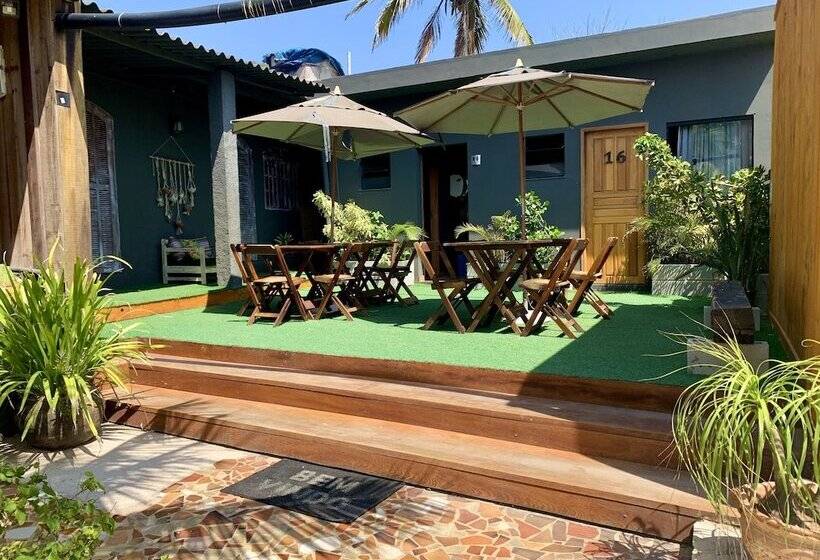 A Coroa Hostel & Suites