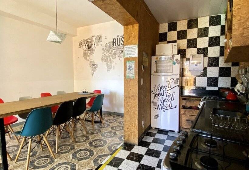 A Coroa Hostel & Suites