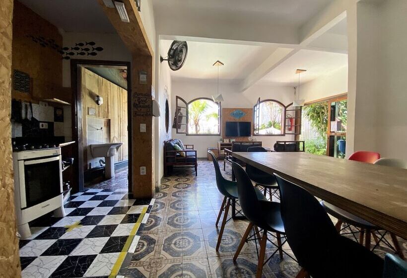 A Coroa Hostel & Suites