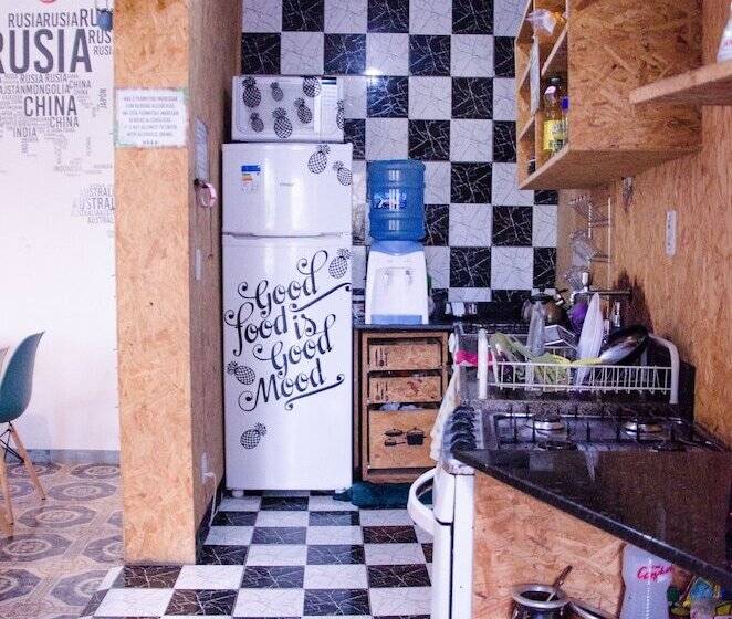 A Coroa Hostel & Suites