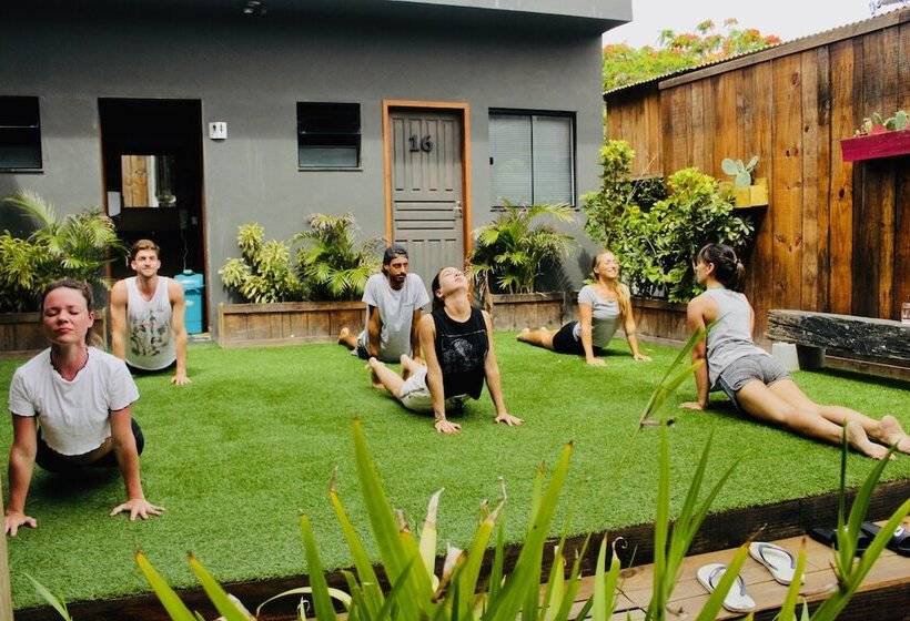 A Coroa Hostel & Suites